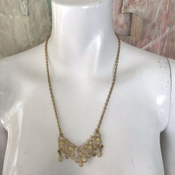 Costume Heart Pendant Bib Necklace Jewelry - Picture 2 of 7